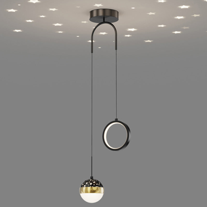 Ciondolo a ciondolo circolare e ascensore contemporaneo in nero per la sala da studio del bar