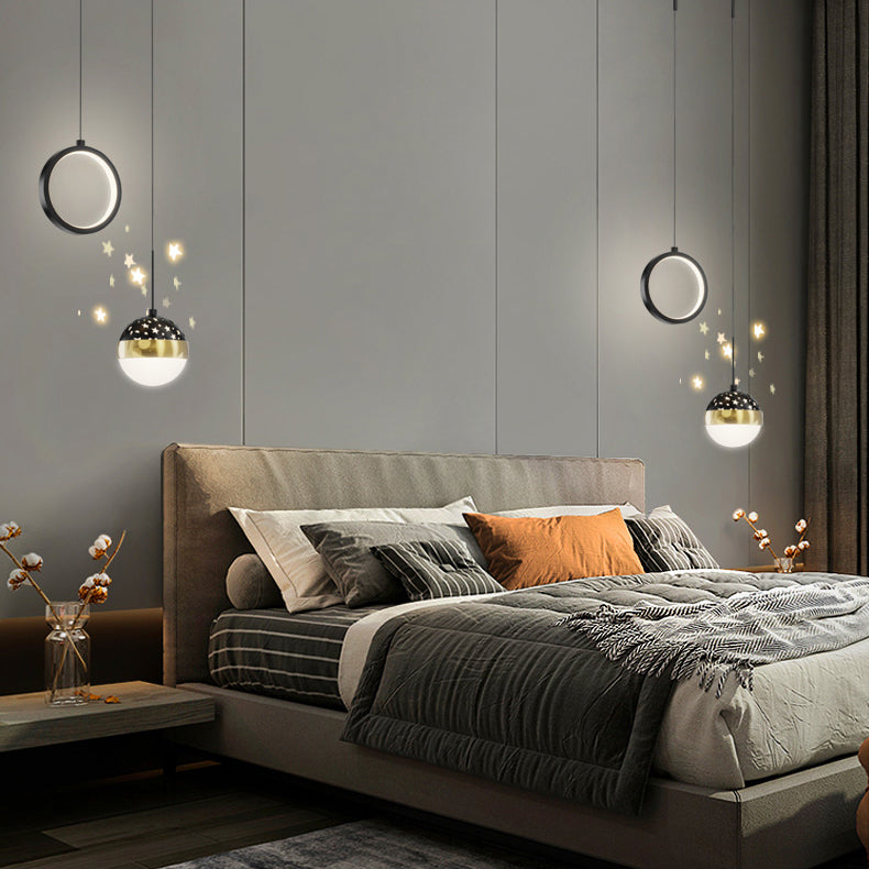 Ciondolo a ciondolo circolare e ascensore contemporaneo in nero per la sala da studio del bar