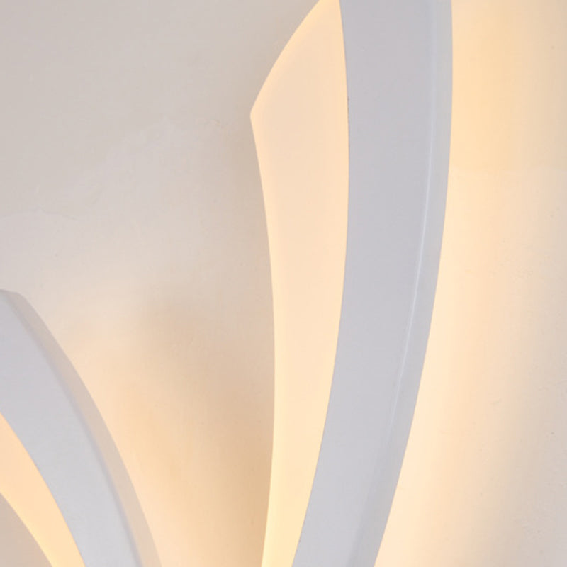 Pronzo della parete a LED bianco acrilico in moderna lampada da parete in ferro laccata in stile conciso per spazi interni