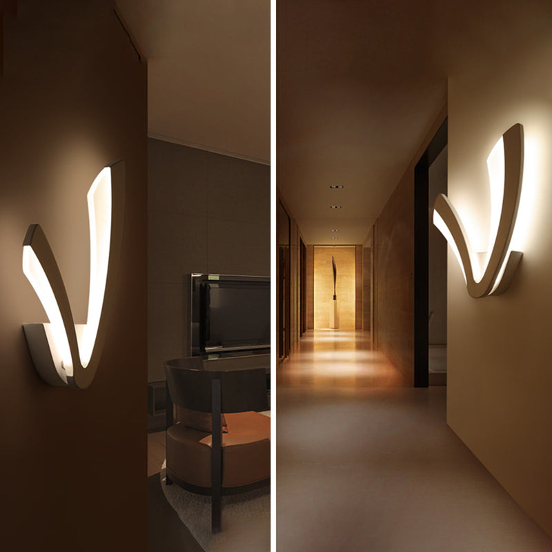 Pronzo della parete a LED bianco acrilico in moderna lampada da parete in ferro laccata in stile conciso per spazi interni