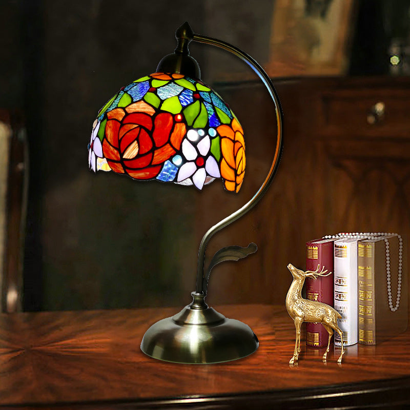 Lámpara de mesa de cuello de cisne 1 cabeza de metal tiffany luz de noche con sombra de vidrieras para restaurante