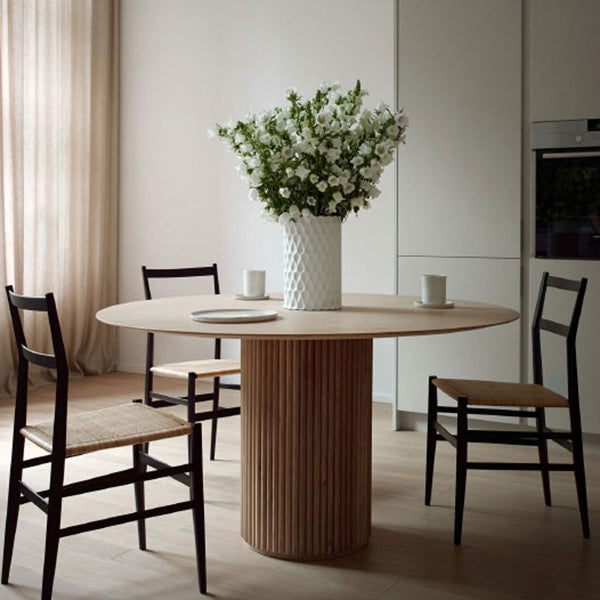 Mesa de comedor redonda contemporánea mesa de madera maciza con base de pedestal