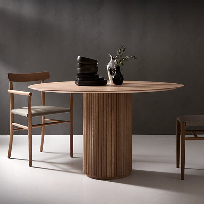 Eigentijdse ronde eettafel As vaste houten tafel met voetstukbasis voor eetkamer