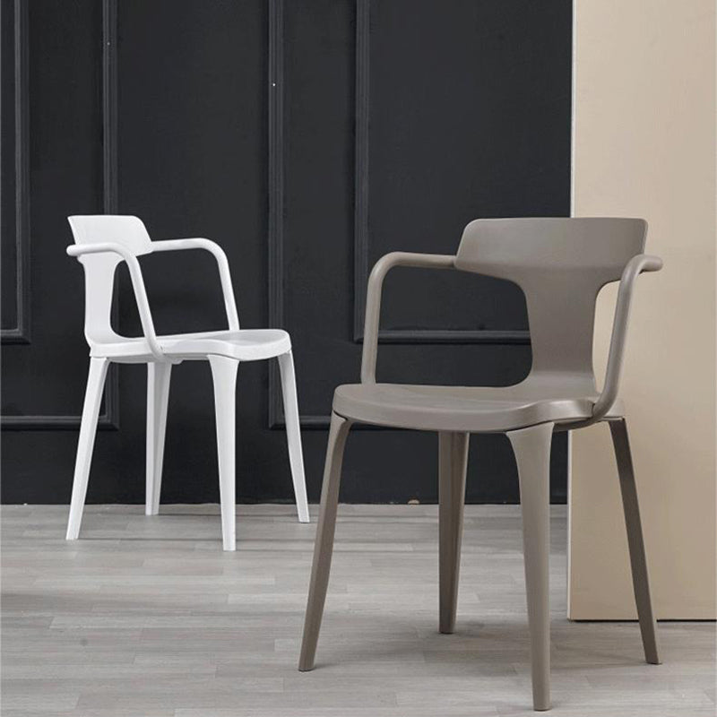 Chaise de bras à la maison contemporaine dos en plastique en plastique empilable chaise de salle à manger empilable