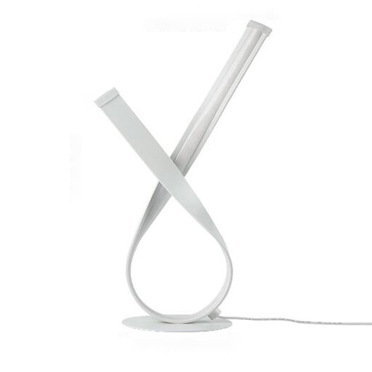 Lampada da tavolo lineare Lampade da comodino moderne Lampada da tavolo in metallo a 1 luce in bianco