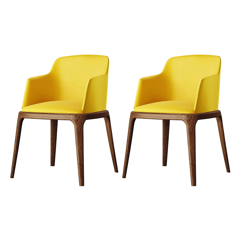 Chaise Parsons avec bras en cuir de style contemporain avec pieds en bois pour salle à manger