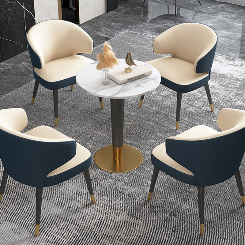 Minimalistische keuken standaard eettafel ronde vorm gesinterde stenen eettafel in wit
