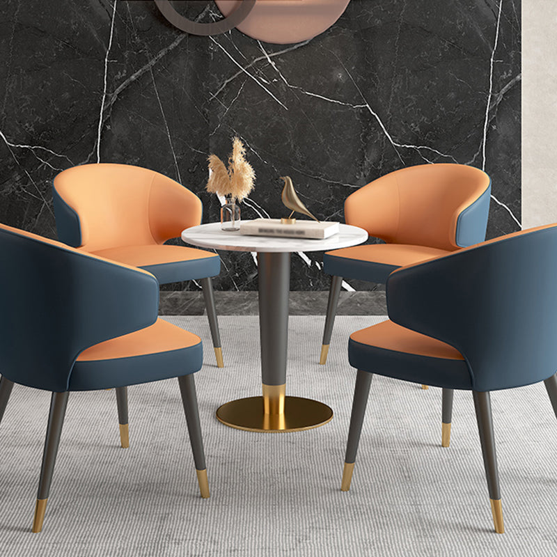 Minimalistische keuken standaard eettafel ronde vorm gesinterde stenen eettafel in wit