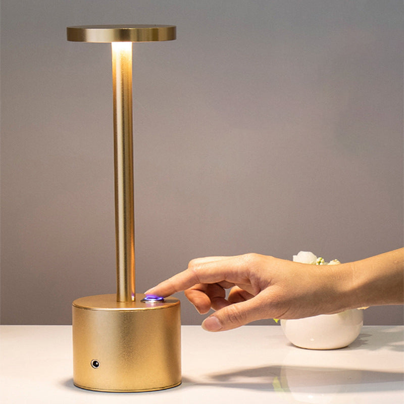 Lampada da scrivania per soggiorno con camera da letto in metallo in stile decorazione postmoderna a una testa