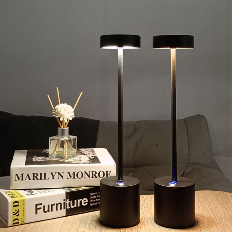 Lampada da scrivania per soggiorno con camera da letto in metallo in stile decorazione postmoderna a una testa