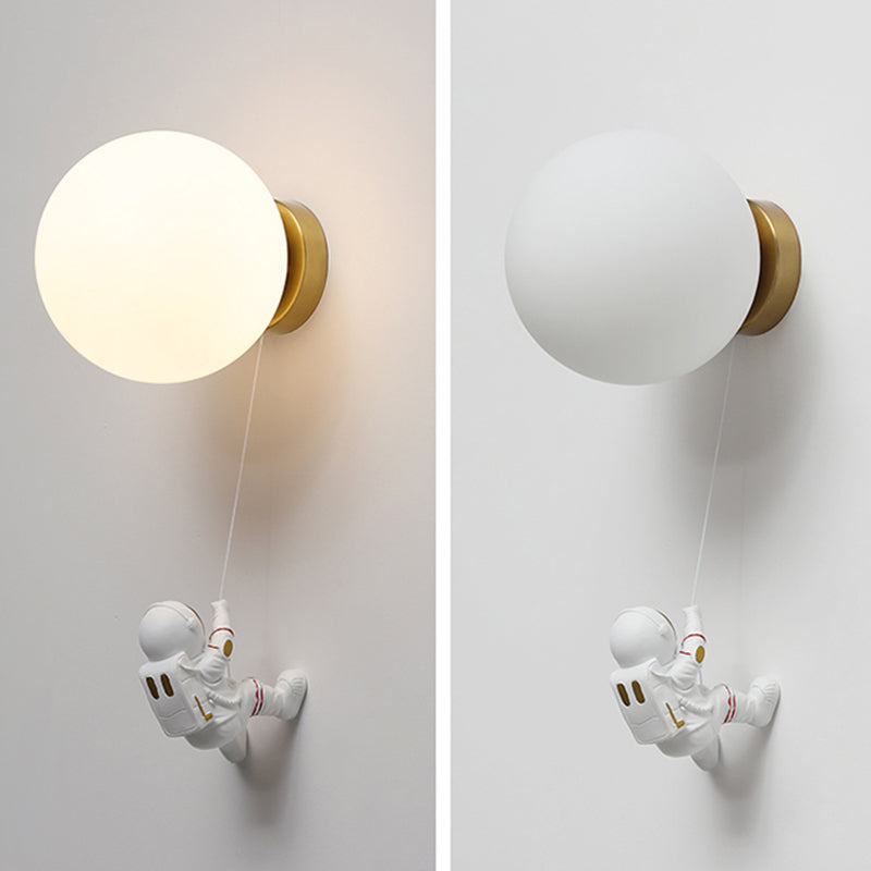 3 Color Opcional Luz Diconce con sombra de vidrio de orbe Astronaut Wall Light
