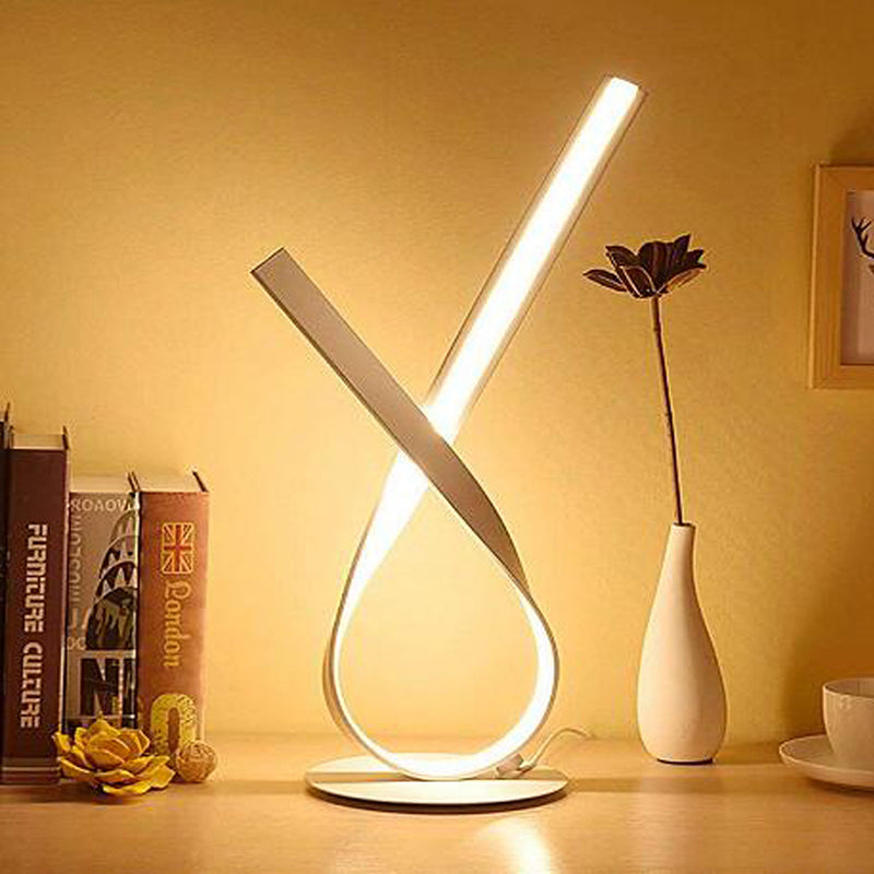 Scrivania intrecciata minimalismo minimlico a led lampada da tavolo bianca in luce bianca/calda per letto
