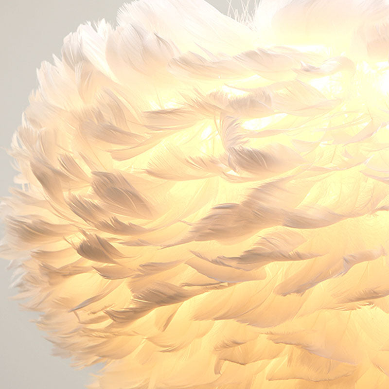 Luminaires de lustre Globe Chandelier Multi-Head Primp à lustre blanc avec une teinte en plumes