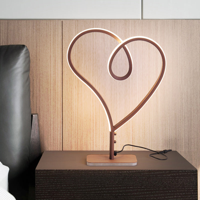 Lámpara de tarea acrílica de corazón Café LED contemporáneo Lámpara de escritorio pequeño en luz cálida/blanca