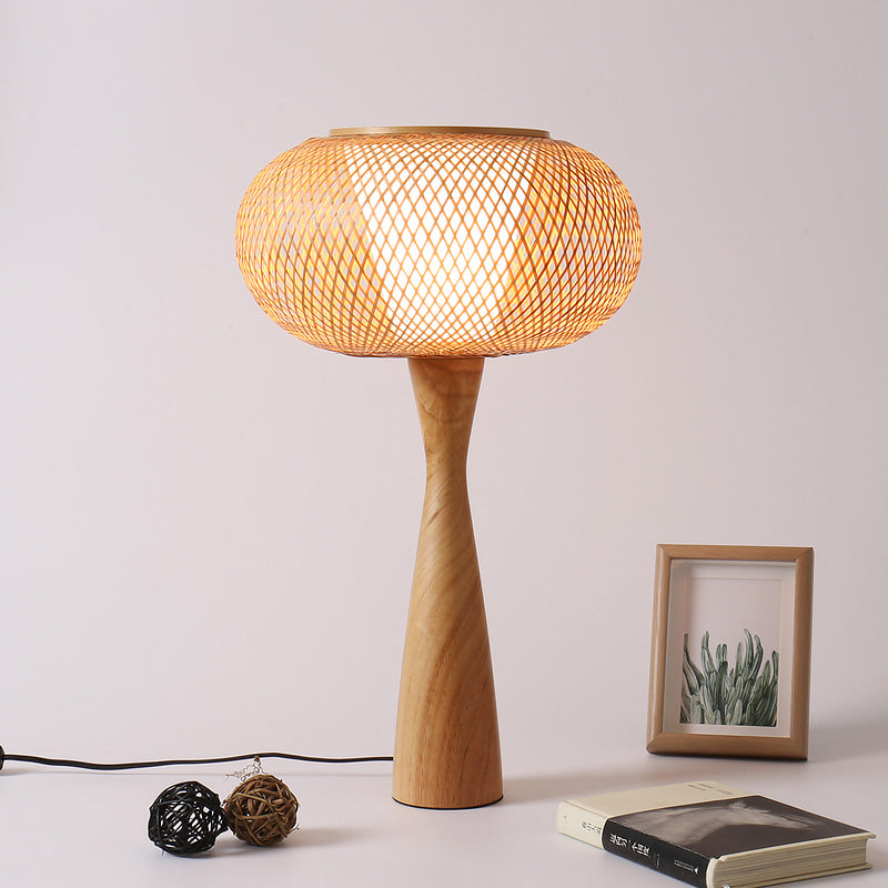 1 hoofd handgemaakte taakverlichting Aian Bamboo Desk Lamp in beige met wijd uitlopende houtbasis