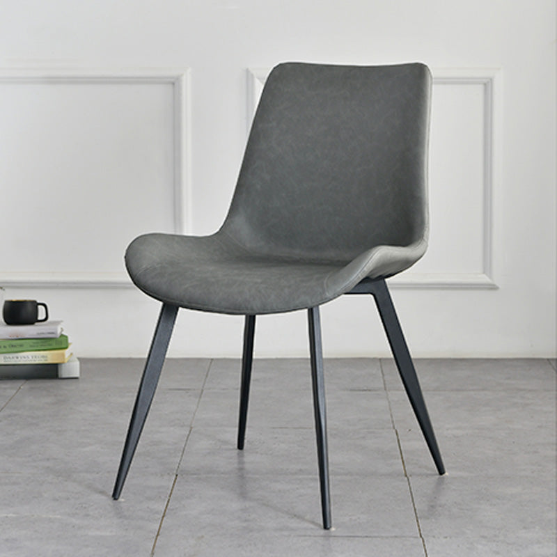 Chaises de salle à manger en simili cuir style contemporain avec 4 pieds finition noire, chaises sans accoudoirs