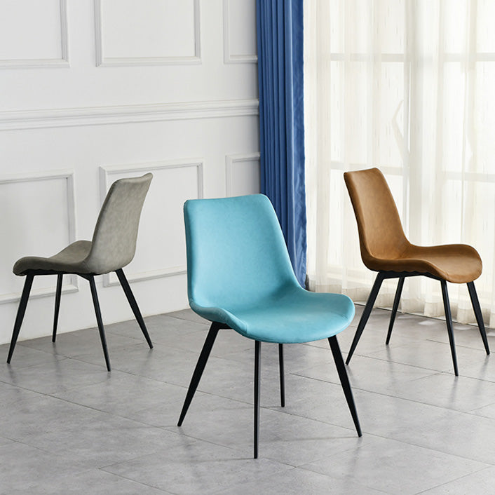 Chaises de salle à manger en simili cuir style contemporain avec 4 pieds finition noire, chaises sans accoudoirs