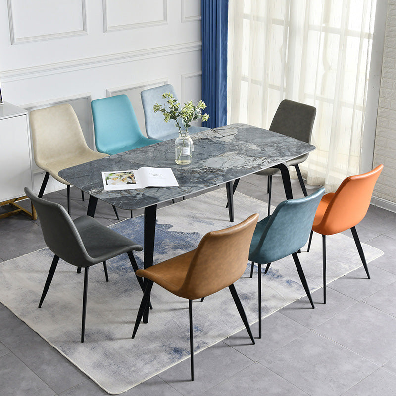Chaises de salle à manger en simili cuir style contemporain avec 4 pieds finition noire, chaises sans accoudoirs