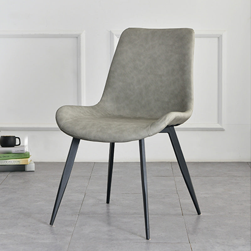 Chaises de salle à manger en simili cuir style contemporain avec 4 pieds finition noire, chaises sans accoudoirs