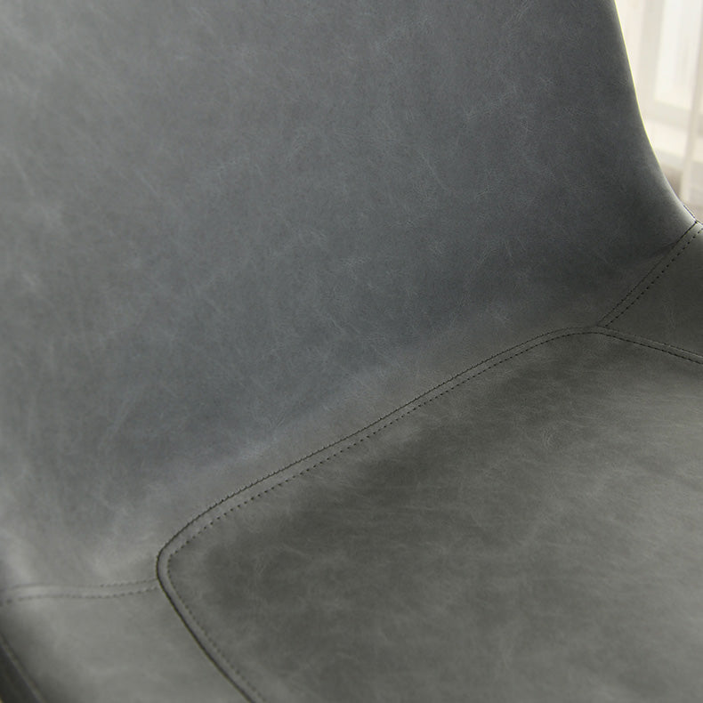 Chaises de salle à manger en simili cuir style contemporain avec 4 pieds finition noire, chaises sans accoudoirs