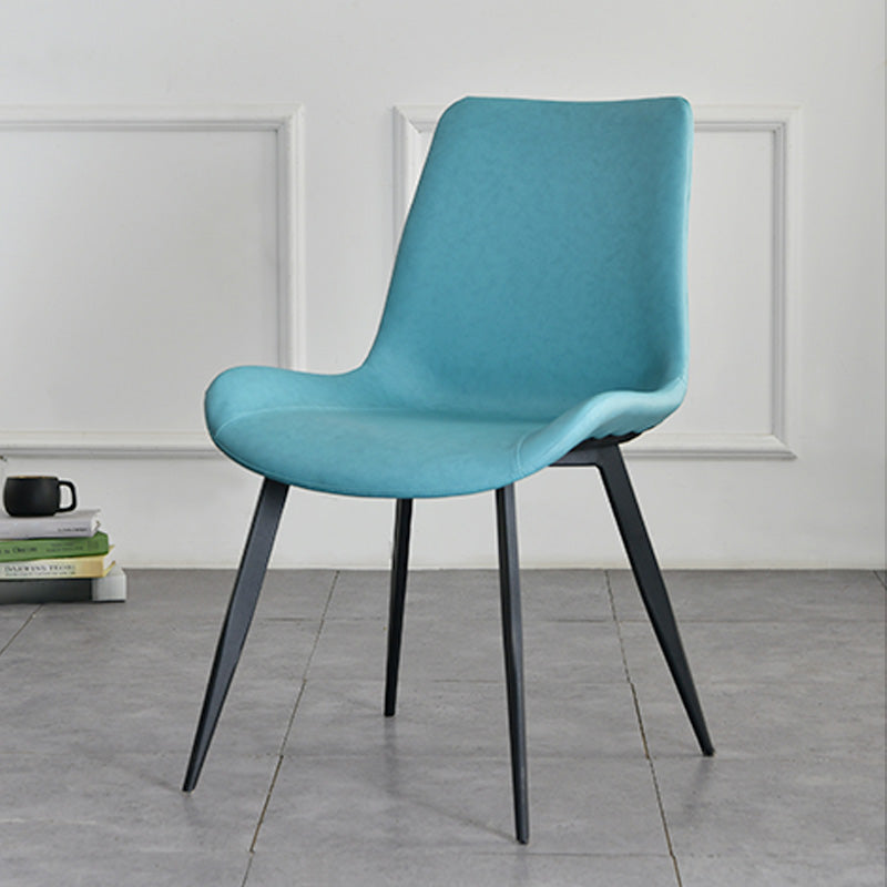 Chaises de salle à manger en simili cuir style contemporain avec 4 pieds finition noire, chaises sans accoudoirs