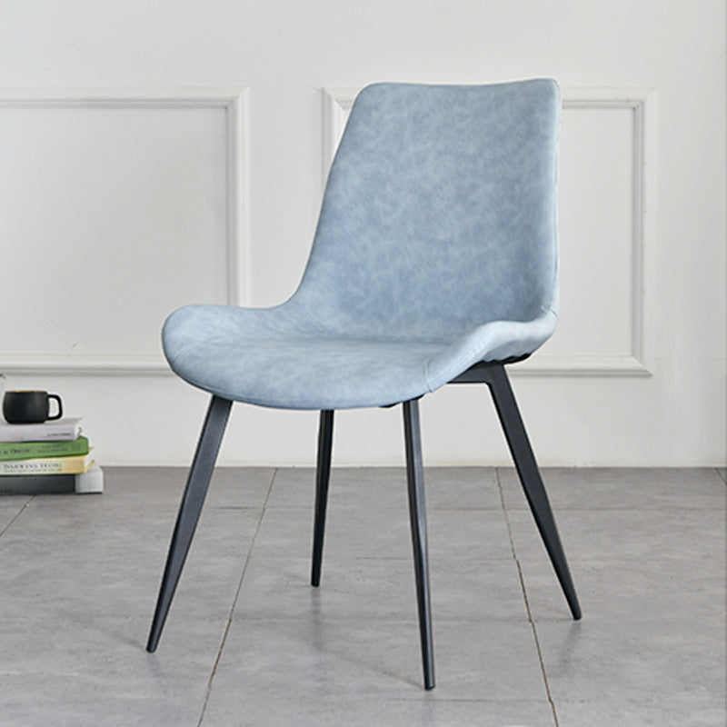 Chaises de salle à manger en simili cuir style contemporain avec 4 pieds finition noire, chaises sans accoudoirs