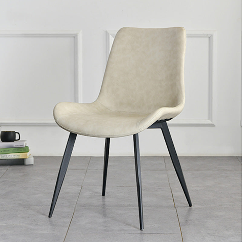 Chaises de salle à manger en simili cuir style contemporain avec 4 pieds finition noire, chaises sans accoudoirs