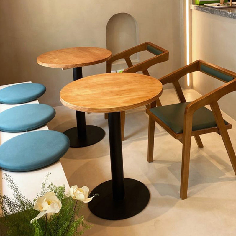 Round Casual Dining Table Wood Color Fixed Table of Pinewood Solid Wood