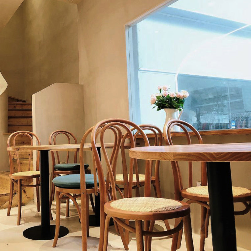 Round Casual Dining Table Wood Color Fixed Table of Pinewood Solid Wood