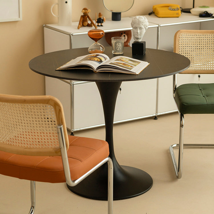Eigentijdse eettafel van gesinterd steen met ronde vorm, keukeneettafel met tulponderstel