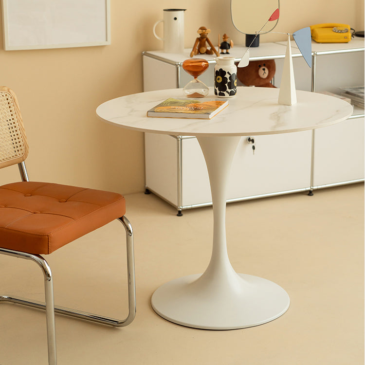 Eigentijdse eettafel van gesinterd steen met ronde vorm, keukeneettafel met tulponderstel