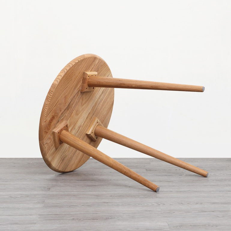 Contemporary Round Dining Table Oak Solid Wood Table with 3 Legs for Dining Room