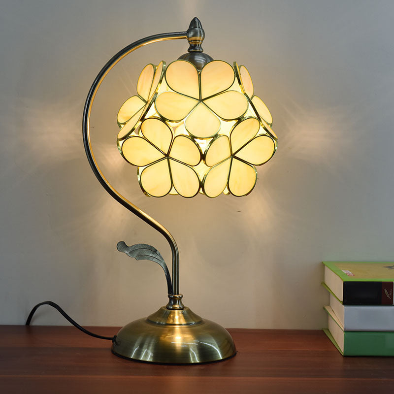 Lampe de table de nuit à fleur de fleur en cluster Tiffany Style Glass Nightstand lampe pour chambre à coucher