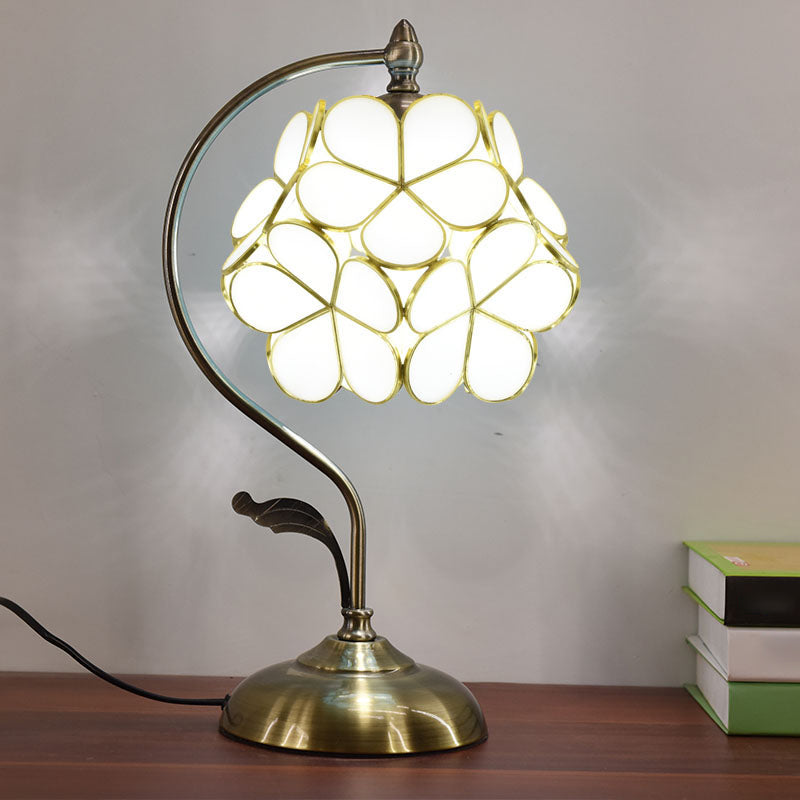 Lampe de table de nuit à fleur de fleur en cluster Tiffany Style Glass Nightstand lampe pour chambre à coucher