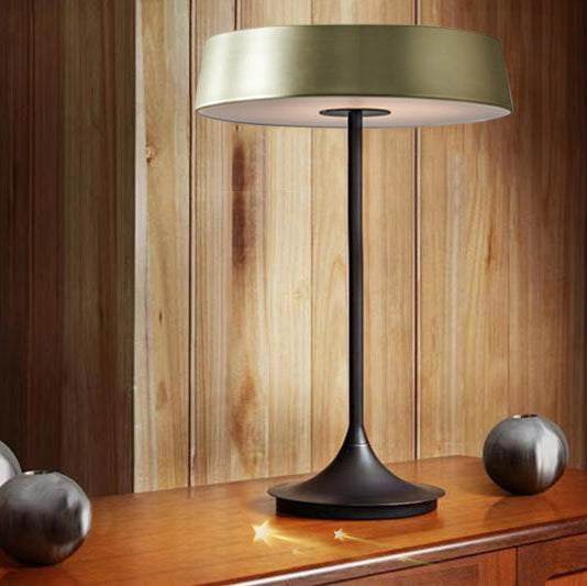Lampada da tavolo a forma di tamburo in metallo stile minimalista LED per camera da letto e lampada da notte