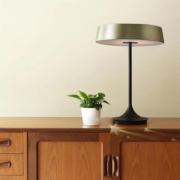 Lampada da tavolo a forma di tamburo in metallo stile minimalista LED per camera da letto e lampada da notte