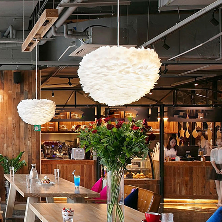 Lampe pendentielle en plumes