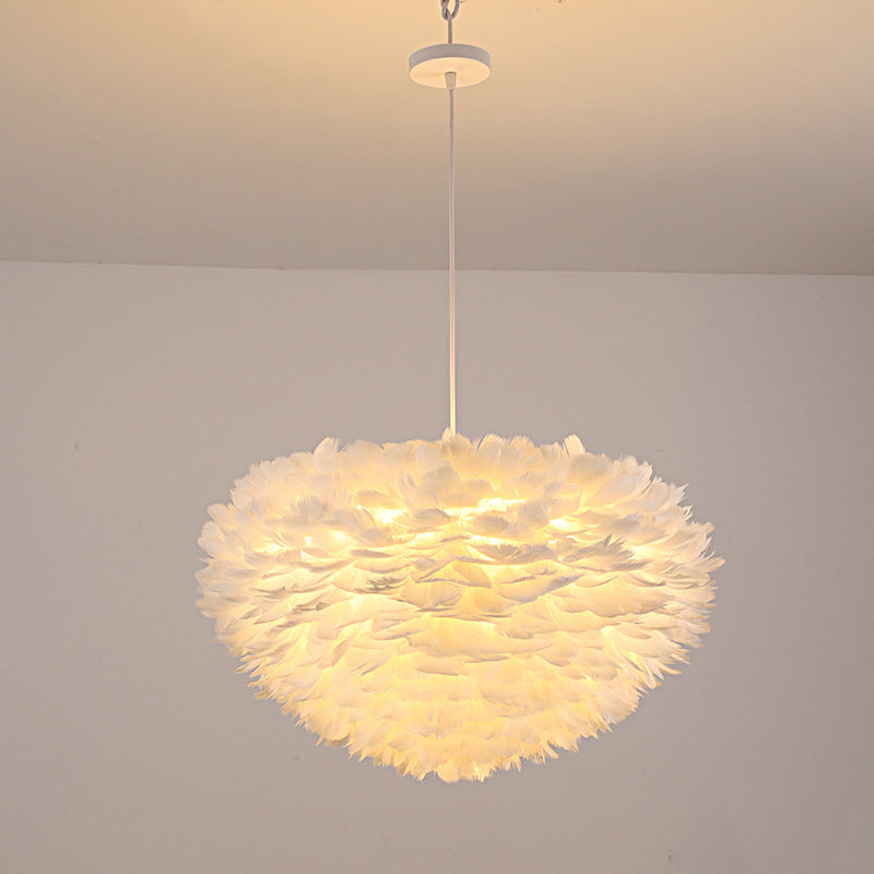 Kugelförmige Kronleuchterleuchte moderne Einfachheit Feder Schatten Anhänger Beleuchtung für das Restaurant