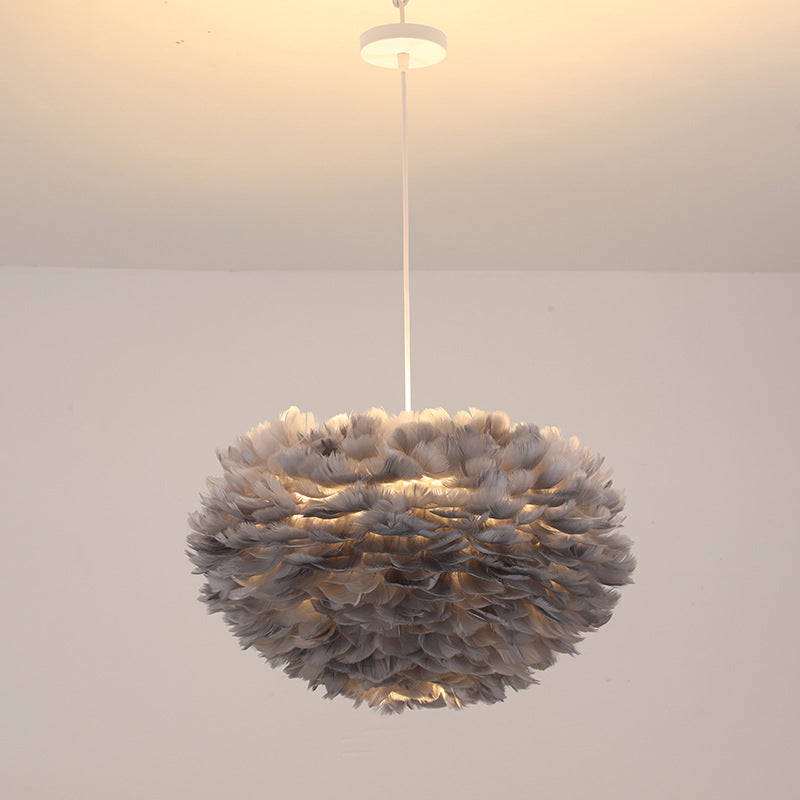 Kugelförmige Kronleuchterleuchte moderne Einfachheit Feder Schatten Anhänger Beleuchtung für das Restaurant