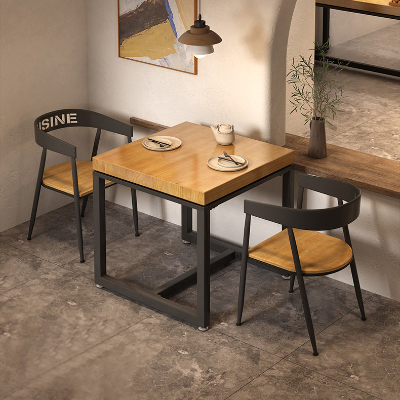 Mesa de comedor de madera maciza de estilo industrial Mesa cuadrada marrón con base de metal para comedor