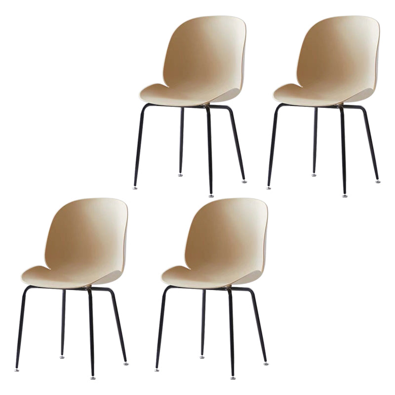 Silla lateral escandinava casera silla de comedor de plástico con patas negras