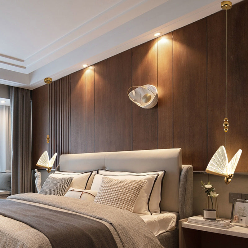 Lámpara de luz colgante de mariposa acrílico lámpara de suspensión de acabado dorado