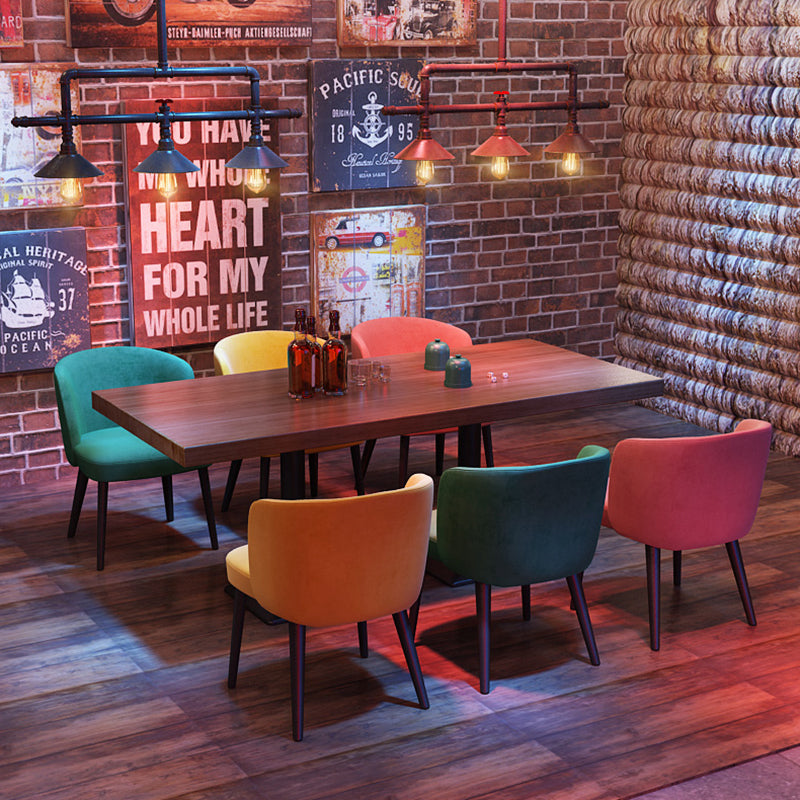 Mesa de comedor industrial Mesa de madera maciza de pino con base negra para comedor