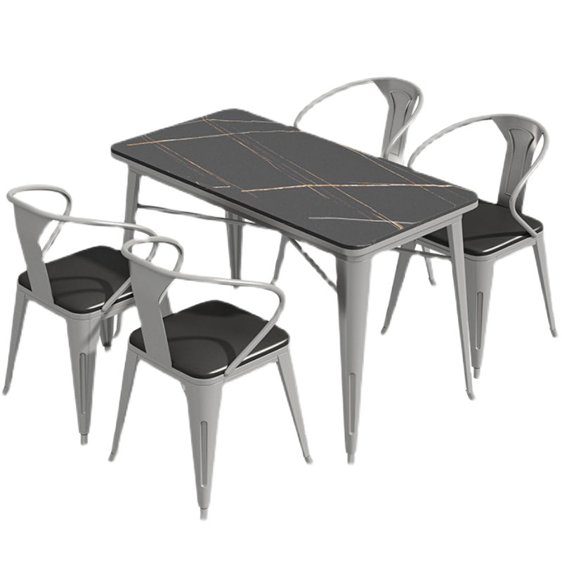 Industriële eetkamertafel Gesinterde stenen tafel met sledeonderstel voor thuiskeukendiner