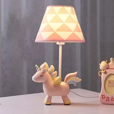 Animal Unicorn Desk Lampe Harz 1 hellrosa Schreibtisch Licht mit Stoffton für Mädchen Schlafzimmer