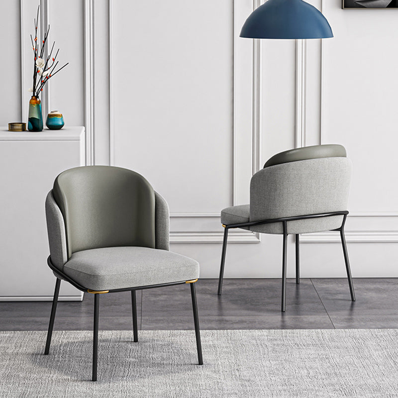 Les chaises de salle à manger contemporaines en métal ont tapissé les chaises de salle à manger sans bras pour l'usage à la maison