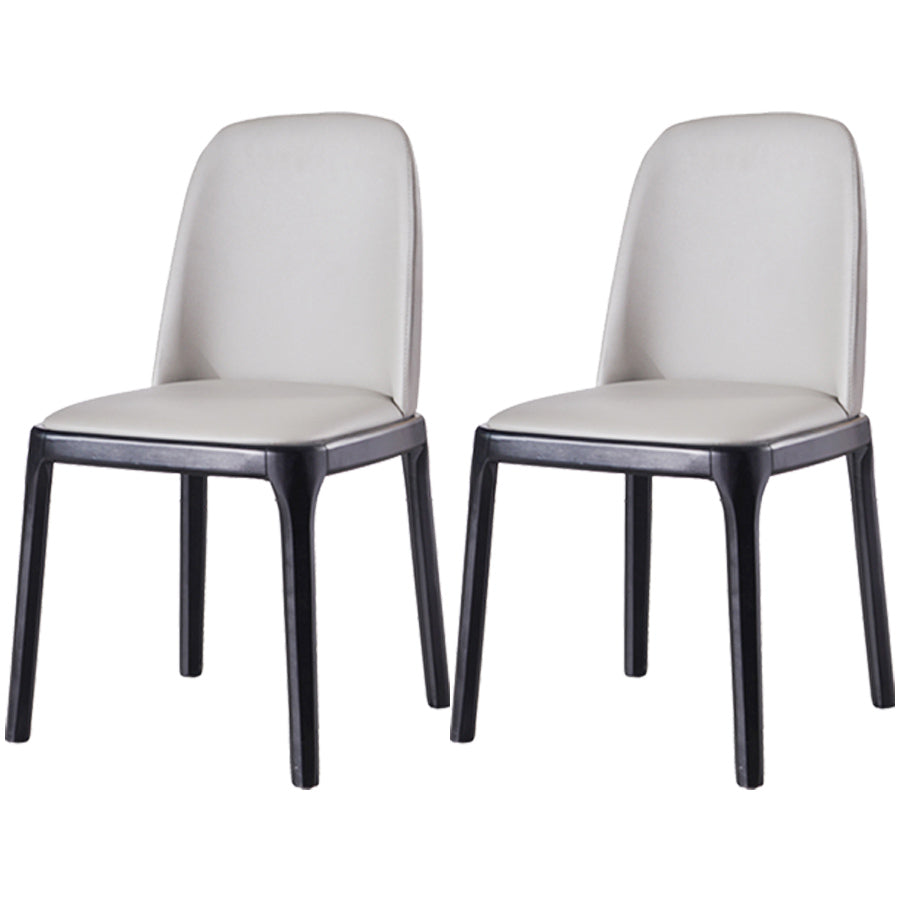 Chaise d'appoint ouverte en frêne industriel, finition mate, chaise de salle à manger en cuir avec pieds noirs
