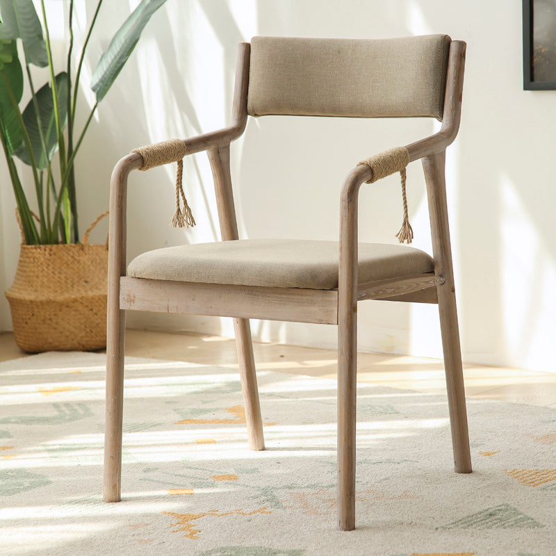 Le style campagnard dinant le fauteuil d'intérieur tapissé par toile de bras de fauteuils de dos ouvert