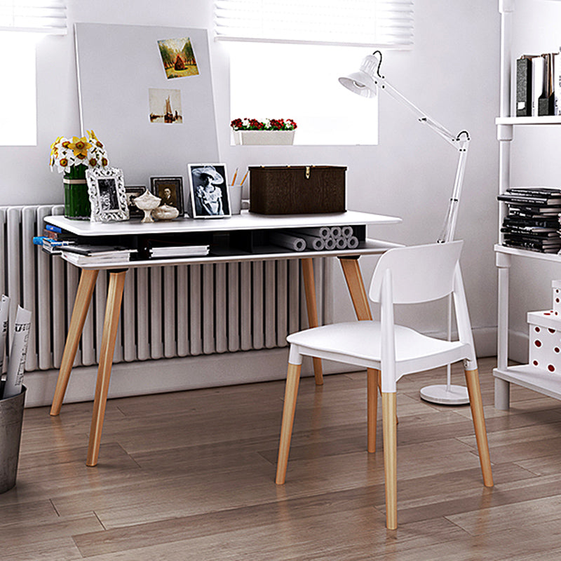 Chaises de salle à manger sans bras empilables en plastique ou ouverte la chaise latéral avec des cuisses de bois