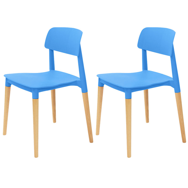 Chaises de salle à manger sans bras empilables en plastique ou ouverte la chaise latéral avec des cuisses de bois
